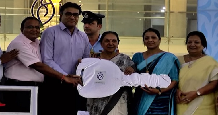 surat diamond trader gift 3 crore worth car to 3 employees details